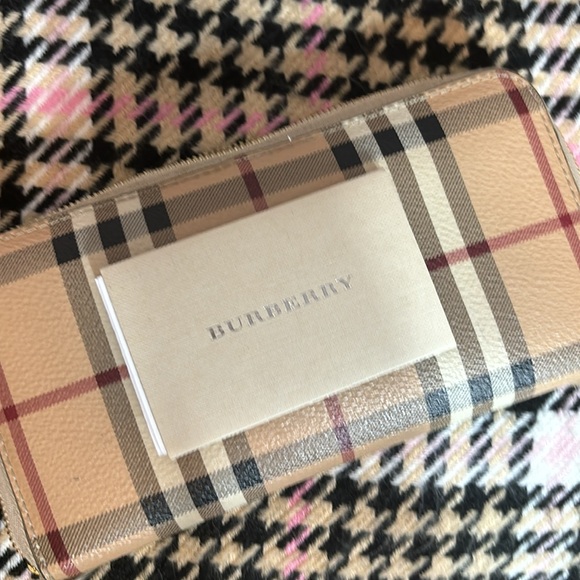 BURBERRY zip wallet - classic cream and Burberry check - Picture 9 of 12